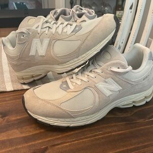 New Balance 2002 R “calm taupe”
